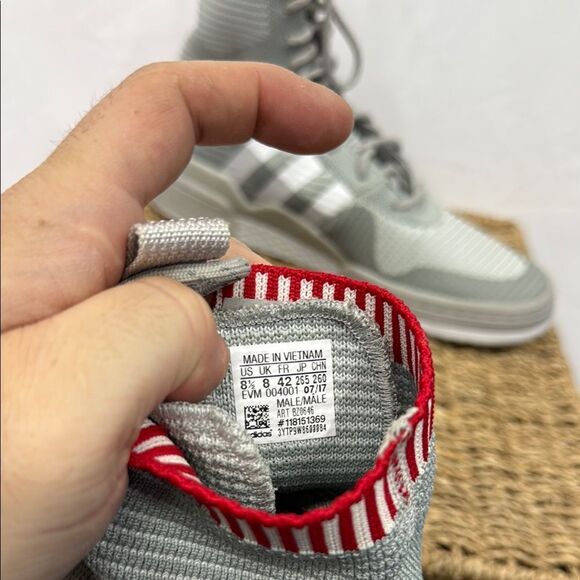 RARE ADIDAS FORUM WINTER PRIMEKNIT
Grey Two/ Ftw White/ Scarlet sz 8.5US - Picture 5 of 5